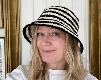 Bianca Bucket Hat(SE) - Randig sommarhatt - Virkad hinkhatt - Mönster in English - Svenskt mönster - Virkning - Omedelbar PDF Ladda ner