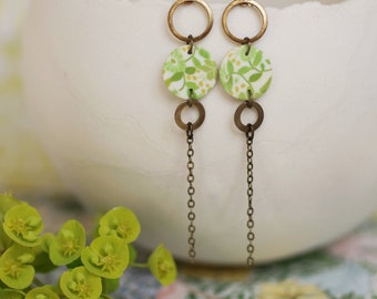 Boucles d'oreilles pendantes au motif floral vert lime et cercles en laiton, collection Doradille