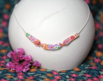 Short necklace with pastel orange floral motifs on a 925 silver chain, 'Lobélie' collection