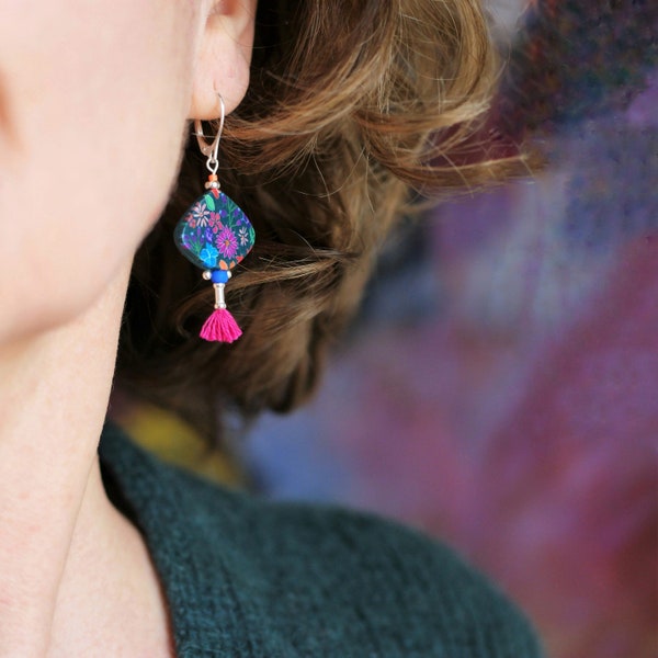 Boucles d'oreilles éventail en argent 925 avec motifs floraux et pompon orange, fuchsia, violet, bleu ou rouge, collection 'Anémone'