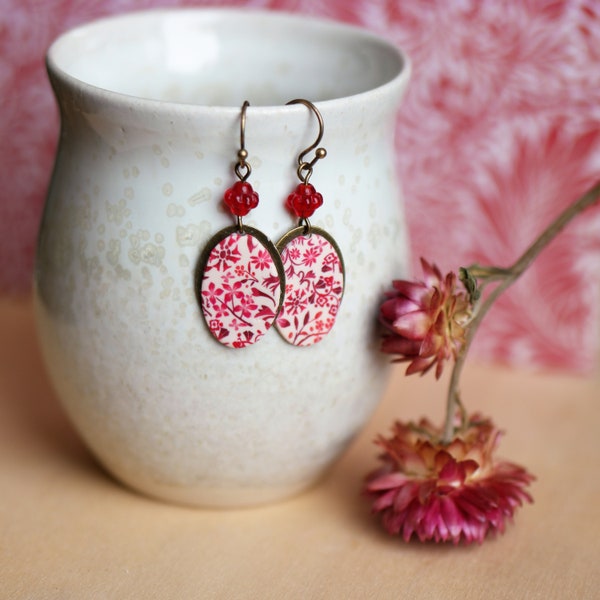 Boucles d'oreilles pendantes ovales aux motifs floraux rouges, collection 'Astrance'