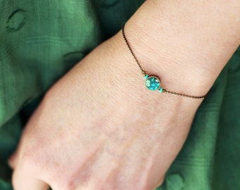 Fine brass bracelet and round cabochon with green floral motif, 'Amicie' collection