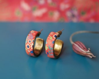 Bronze brass hoop earrings with red and blue floral pattern, Hanami collection