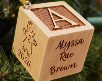 Boule de Noël bloc bébé 2026 - pour garçon ou pour fille personnalisée