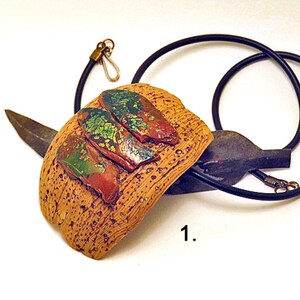 Collana di perline. Collana in finto osso e legno. Pendenti unici fatti a mano. Gioielli rustici e massicci. immagine 4