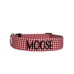 The Duke & Fox® personalized red gingham dog collar adds timeless style to your pup’s look. Handmade in Tennessee, this classic checkered collar is crafted with durable nylon and premium fabric for comfort and strength. Personalize it with your dog’s name or phone number for a one-of-a-kind touch. Perfect for everyday wear or special occasions.