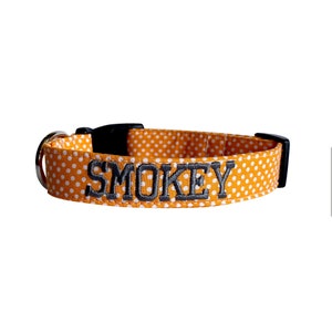 Show off your pup’s personality with this orange polka dot personalized dog collar from Duke & Fox®. Handmade in Tennessee, it features your dog’s name embroidered in bold lettering for a one-of-a-kind look. Perfect for everyday wear, this bright and cheerful collar adds style and charm while keeping your pet comfortable and secure. Ideal for game days, walks, or photos, it’s a fun way to highlight your dog’s unique name and style.