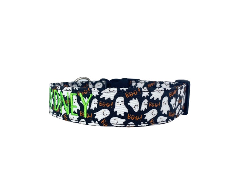 Get your pup ready for spooky season with our personalized Halloween dog collar! Featuring a fun ghost print with “Boo!” details, this collar brings festive charm to every walk. Customize it with your dog’s name in bright embroidery for a unique, eye-catching look. Handmade for comfort and durability, it’s perfect for trick-or-treat strolls or fall photos. Show off your dog’s playful spirit with this adorable Halloween-themed collar from Duke & Fox®!