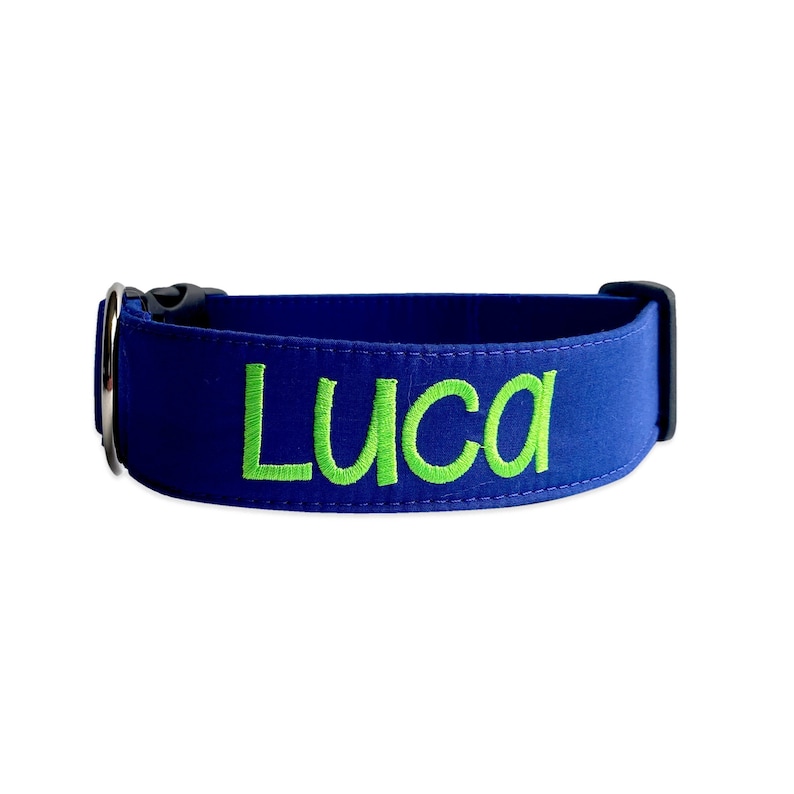 Add a pop of color to your pup’s look with a Duke & Fox® personalized dog collar! 💙 Handmade in Tennessee, this vibrant blue collar features your dog’s name beautifully embroidered in your choice of font and thread color for a truly custom design. Crafted for durability and comfort, it’s perfect for everyday adventures and special occasions. Choose from endless color combinations and upgrade with an engraved buckle for added safety and style — made just for your best friend!
