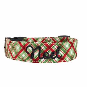 Collare per cani a quadri natalizi, collare per cani ricamato, collare per cani personalizzato, collare per cani su misura, collare per cani con agrifoglio, collare inciso