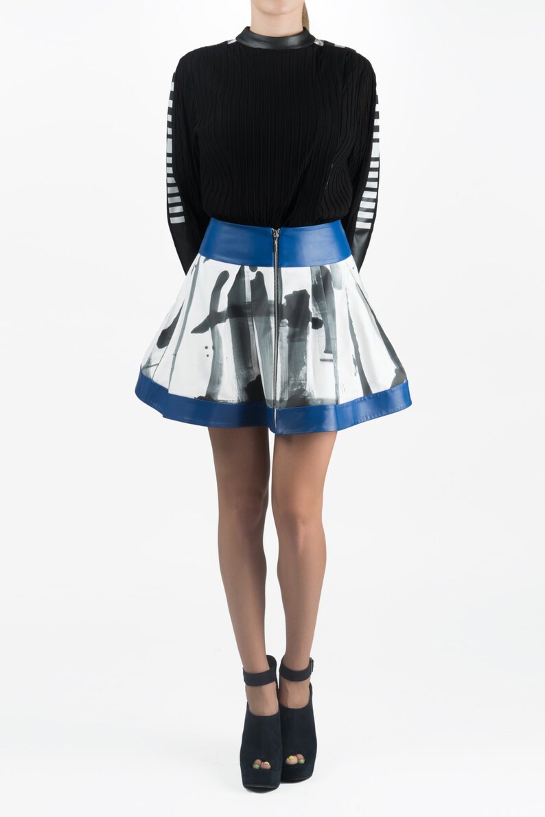 Short skater skirt with zip