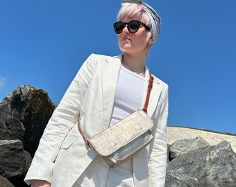 Leder Crossbody Gürteltasche mit verstellbarem Riemen, perfektes Geschenk für den Festival-Liebhaber oder Reisebegeisterten