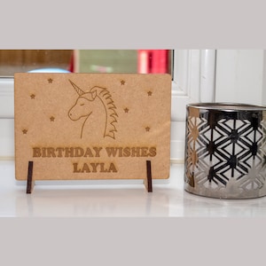 Postal de madera de unicornio de cumpleaños personalizado o tarjeta de felicitación de mensaje