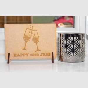 Postal de madera de vidrio de vino de cumpleaños personalizado o tarjeta de felicitación de mensaje