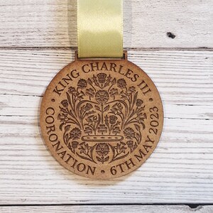 Hölzerne König Charles III Krönungsmedaille Andenken Memento