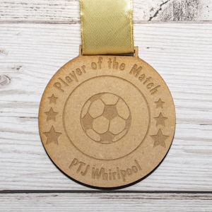Médaille personnalisée en bois du joueur du match fille garçon football Grassroots award