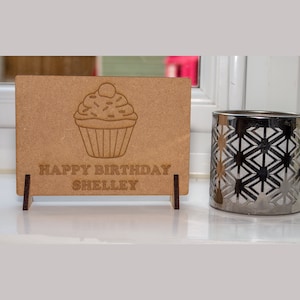 Postal de madera de pastel de cumpleaños personalizado o tarjeta de felicitación de mensaje