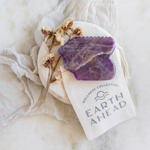 Meilì Amethyst Gua Sha Facial Massage Tool Wellness Gift image 1