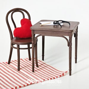 Table style Thonet échelle 1:6 pour poupée miniature dollhouse diorama