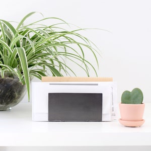 Organizador de correo de metal minimalista / organizador de entrada, soporte de correo para la oficina en casa, clasificador de correo simple, escritorio organizado, decoración de metal, regalo para compañeros de trabajo