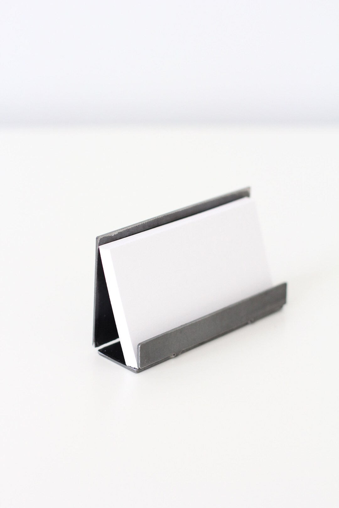 Enyuwlcm Aluminum Business Card Holder - Sleek Metal Desktop Display Stand For Office & Professional Use