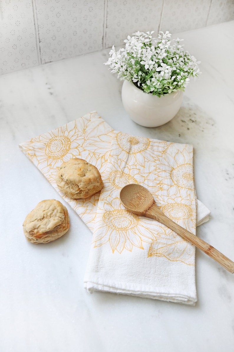HighlandRidgeRustics Sunflower Garden Tea Towel - Thumbnail 2