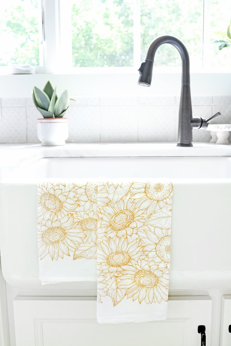 HighlandRidgeRustics Sunflower Garden Tea Towel - Thumbnail 3