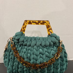 Bolso de mano de terciopelo verde tejido a crochet y grueso hecho a mano