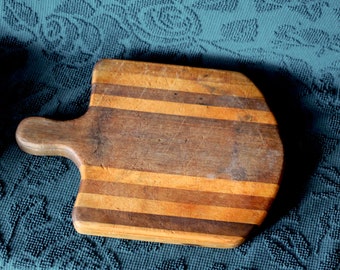 Tabla de cortar a rayas - tabla de cortar con mango - madera a rayas - madera de mosaico - tabla de madera - tabla de cortar única - bandeja de queso - arte de cocina