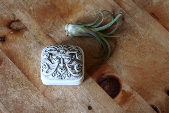Wind God Box - faux ivory - lidded box -faux ston… - image 2