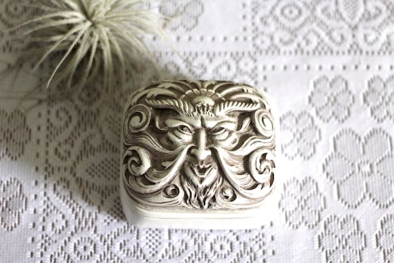 Wind God Box - faux ivory - lidded box -faux ston… - image 1