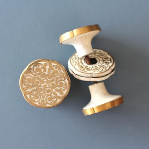 2 paia di pomelli per porte in ottone floreale antico e bianco