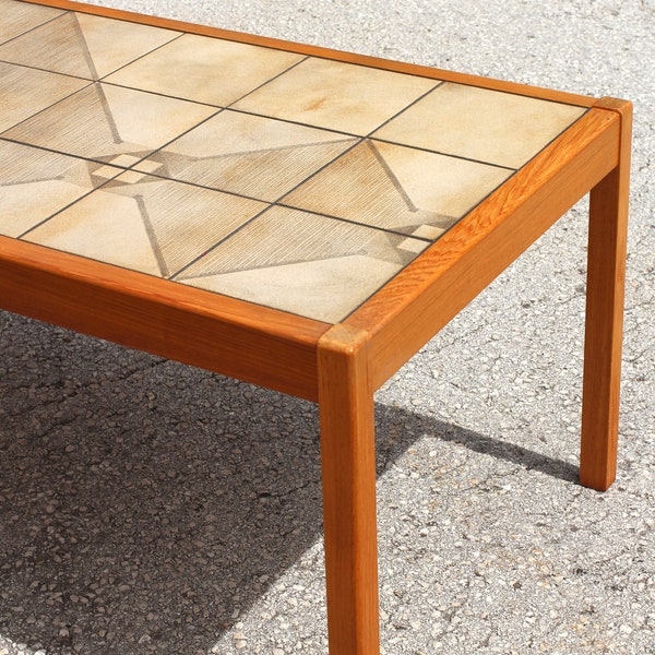 Tiled Coffee Table - Gangso Mobler - Made in Denmark - Midcentury coffee table - teak coffee table - MCM coffee table - beige tile - minimal