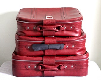 Set of 3 Red Suitcase - nesting suitcases - New Vista - vintage suitcases - 1970s - dark red - burgundy red - overnighter - travel bags