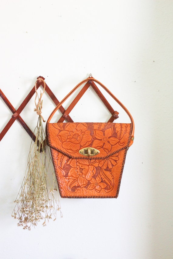 Embossed leather bag - leather purse - 70s bag - l