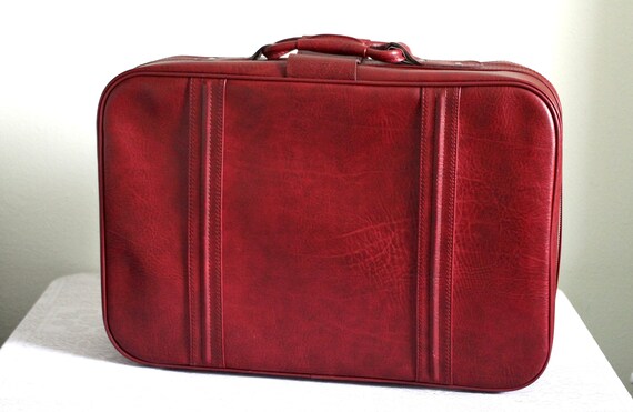 Set of 3 Red Suitcase - Nesting Suitcases - New Vista Set of 3 Red Suitcase - Nesting Suitcases - New Vista