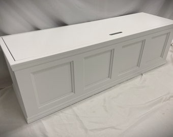 Traditional-style Storage Bench / Window Bench / Top-opening Banquette Bench / Blanket Chest