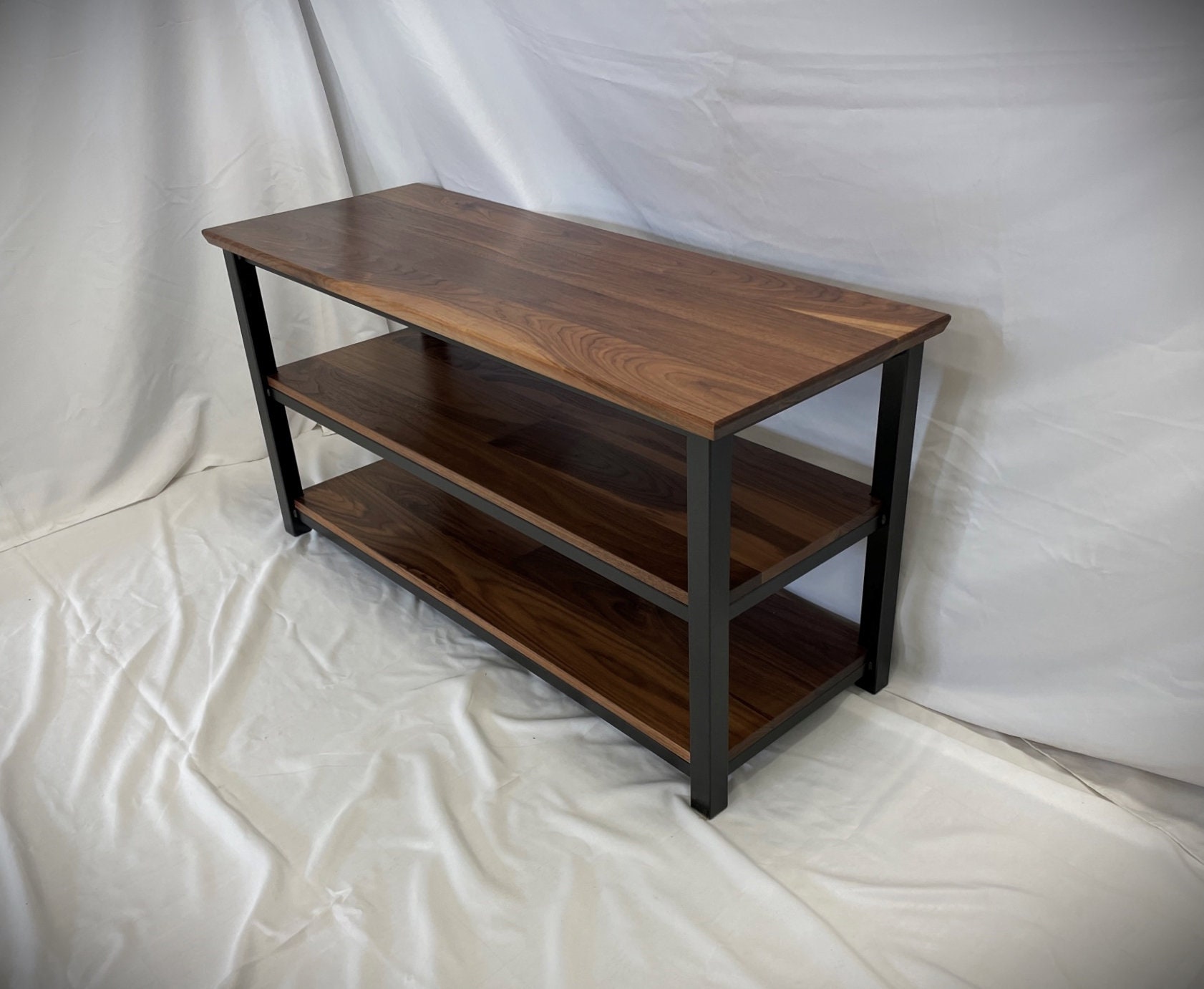 Estantería multimedia de madera noble industrial Thornton XL / Consola de TV minimalista de madera y metal / Aparador rústico-industrial
