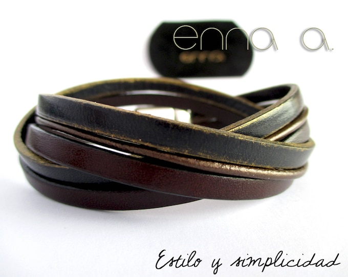 Blue and dark brown double leather bracelet.