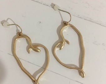 Rustic Heart Earrings,Gold Heart Earrings,Heart Jewelry,Twisted Wire Heart Earrings,Gift For Her,Mothers Day Gift,Hearts,Valentines Day,