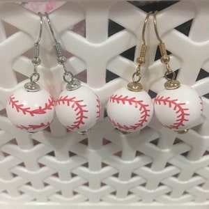 Baseball Earrings,Sport Earrings,MLB Earrings,Baseball Dangle Earrings,Baseball Jewelry,White and Red Baseball Earrings,Round Baseballs