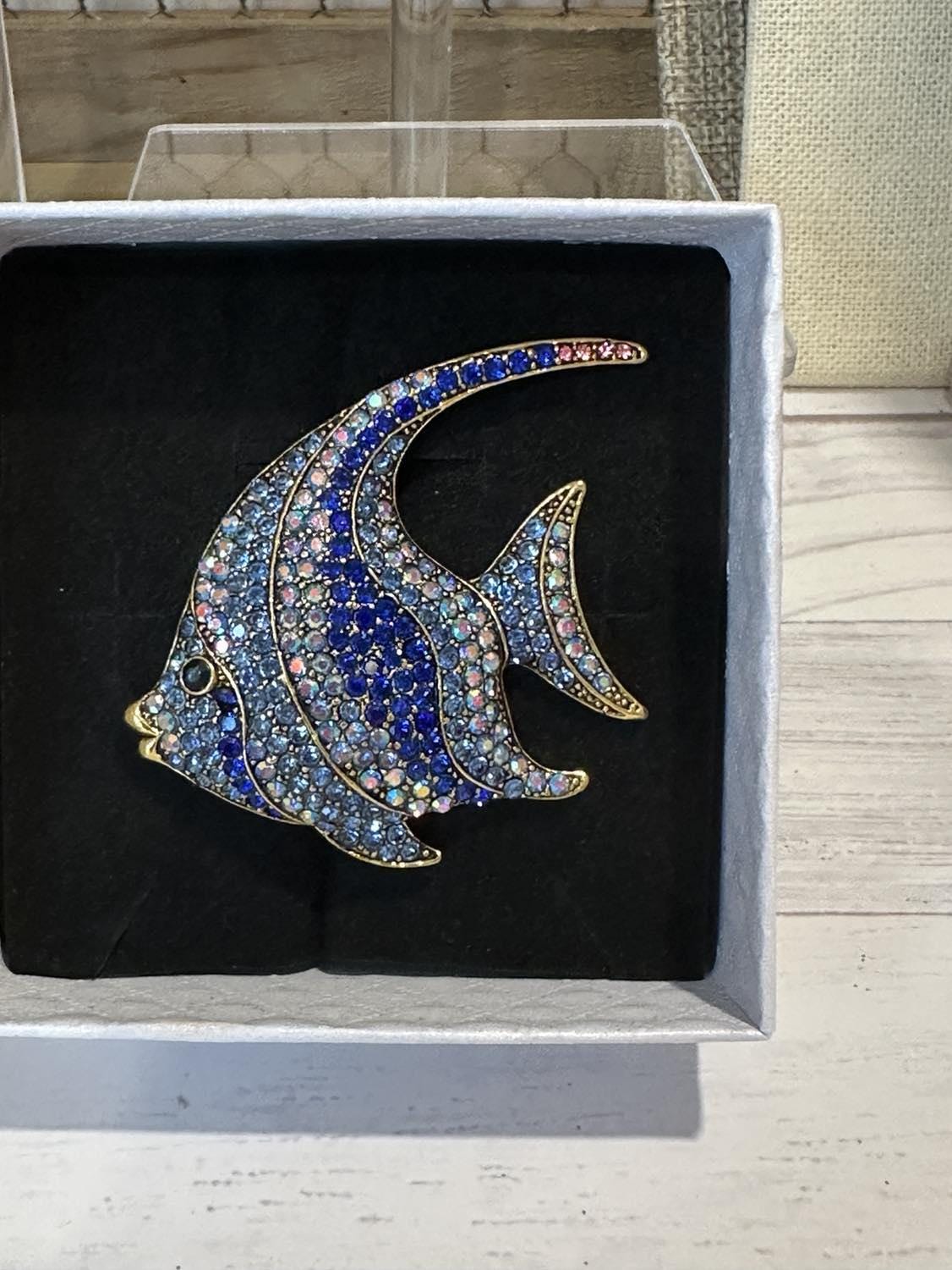Fish Brooch, Rhinestone Angel Fish Pin,sea Star Gift,sealife  Blue Rhinestone Fish Sea Life Ceramic Brooch Oval Pin J466 main image 0