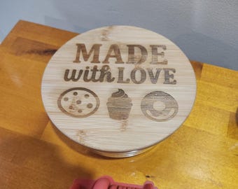 Welcome Home Realtor Gift Dish for Baked Goods - Cookies Brownies 44 oz. Round Glass Container with Bamboo Lid  - Laser Engraved - Custom
