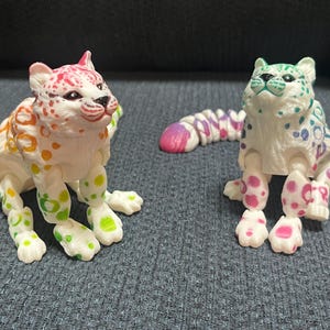 3Dプリントされた関節式ベビーユキヒョウ - レインボーファンタジーフレキシトイ、リアルな大型猫フィジェット - リアルなファンタジー動物 - ファンタジー装飾