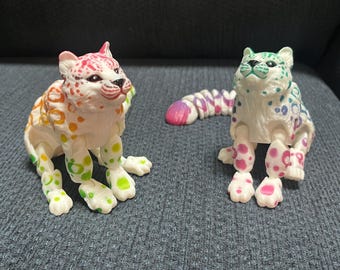 3D Printed Articulated Baby Snow Leopard – Rainbow Fantasy Flexi Toy, Realistic Big Cat Fidget - Realistic Fantasy Animal - Fantasy Decor