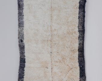 Beni Ourain Rug – White Wool Moroccan Carpet with Black Border | Handmade Berber Area Rug | Minimalist Boho Decor |
