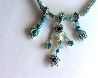 Beautiful Crystal Netted Necklace