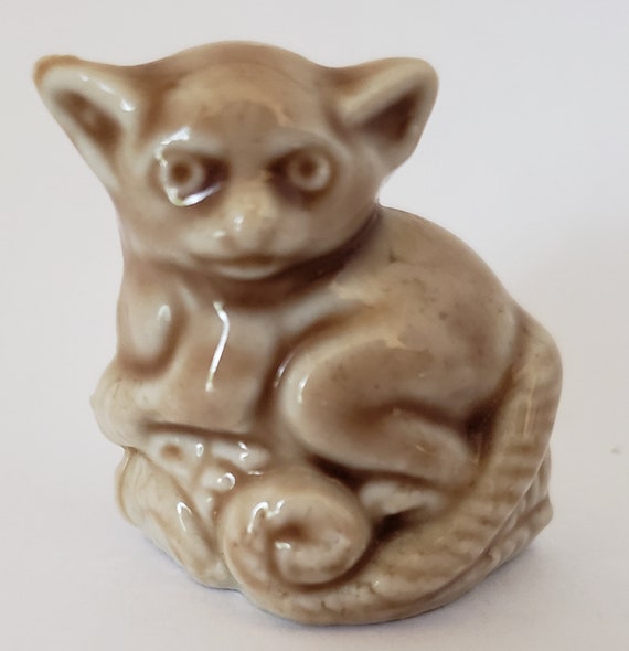 Wade Bush Baby Red Rose Tea Figurine