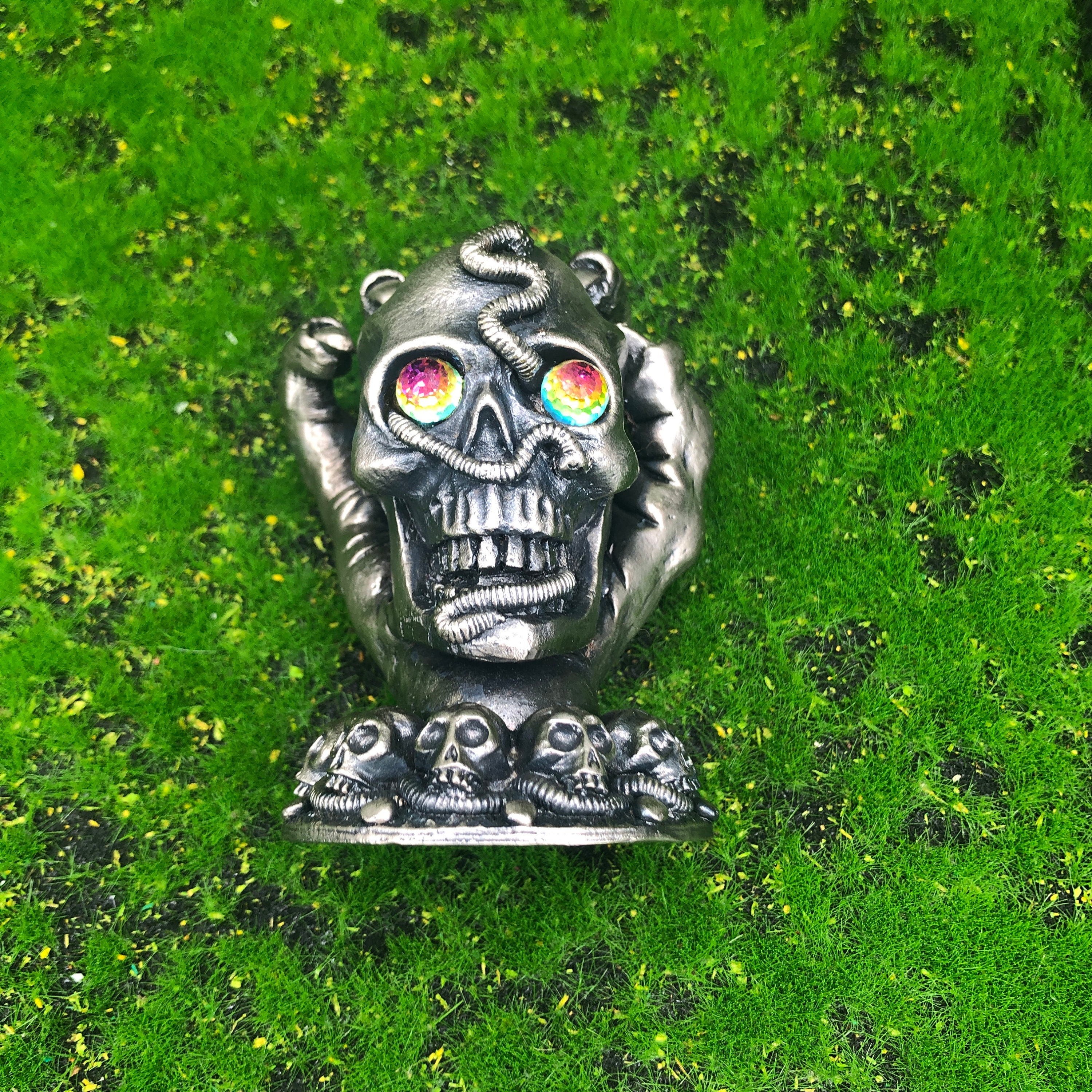 Myth and Magic Keeper of the Skulls 3099 Tudor Mint Pewter Skull