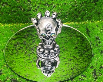 Myth and Magic Keeper of the Skulls 3099 Tudor Mint Pewter Skull